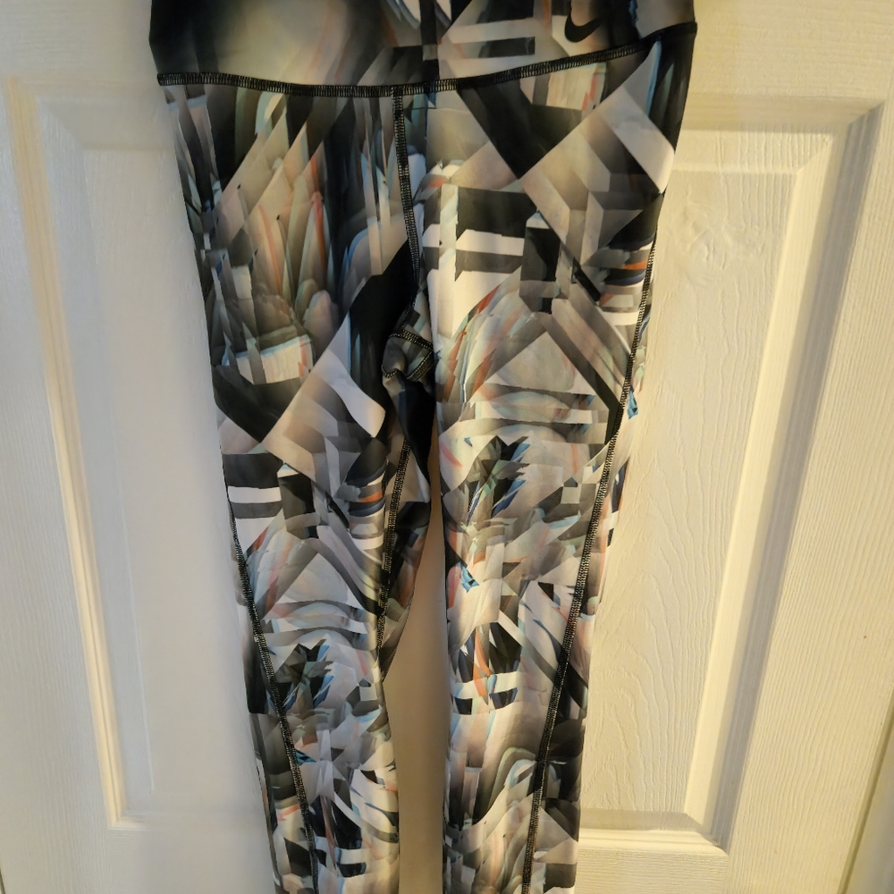 Nike dri-fit leggings size S